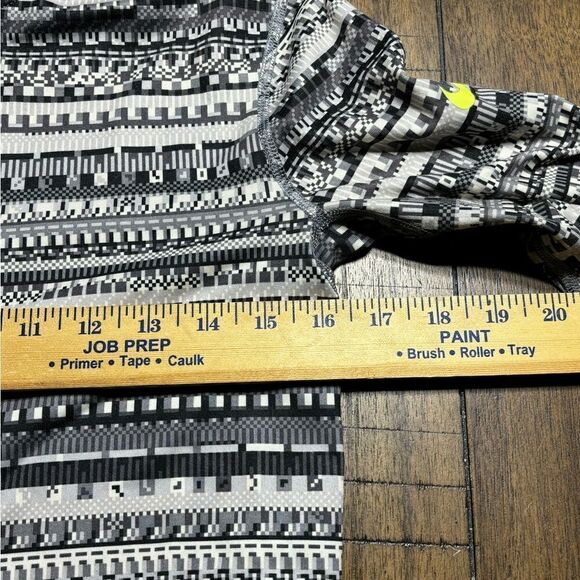 Nike‎ Pro 8-Bit Gray White 1/2-Zip Pullover Dri-Fit Pullover Top Shirt Medium - Picture 5 of 5